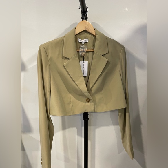 Weworewhat Boxy Cropped Blazer - Picture 5 of 7
